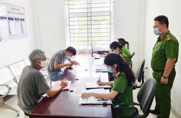 Trong quá trình giải quyết khiếu nại, người giải quyết khiếu nại phải tổ chức đối thoại với người khiếu nại Trong quá trình giải quyết khiếu nại, người giải quyết khiếu nại phải tổ chức đối thoại với người khiếu nại